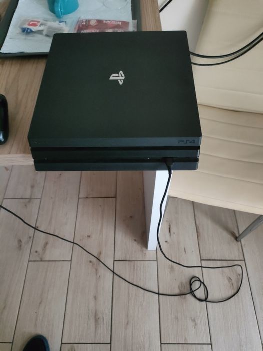 Sprzedam ps4 pro