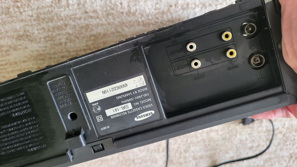 Продам видеомагнитофон SAMSUNG   SVR 141