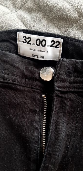 Czarne rurki Bershka r.32
