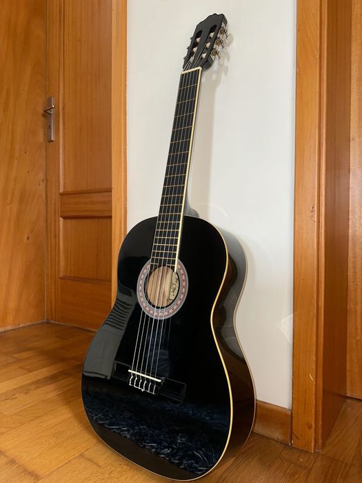 Guitarra Clássica Sonatina com saco de transporte e apoio para o pé