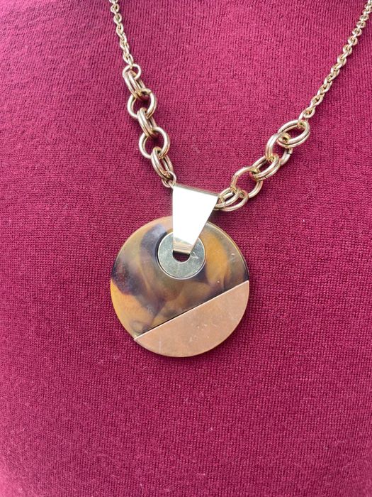 Colar Dourado de Mulher