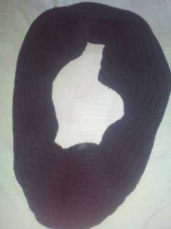 Gola em malha grossa em cor preto - Bom estado