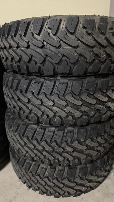 Pneus 37 12.5 r15 como novos