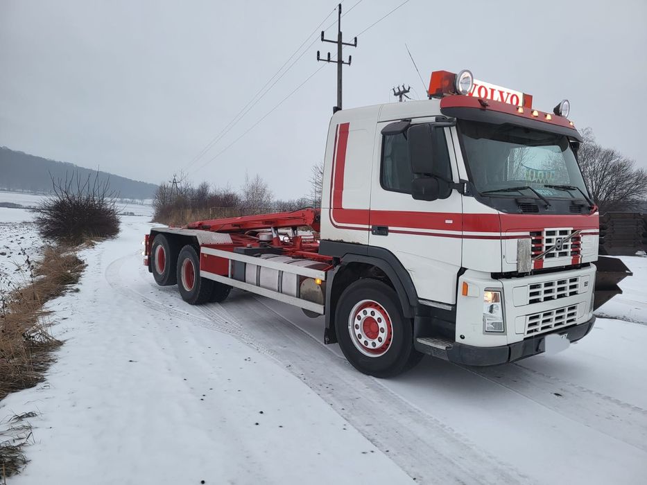 Samochód ciężarowy Volvo linowiec do przewozu kontenerów