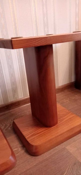 Продам стойки под акустику из массива дуба