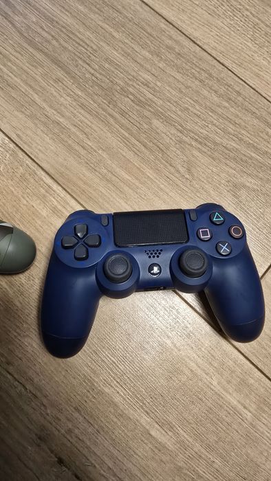 Zestaw: 2x Pad PS4 DualShock 4 v2 - Prawie nieużywane