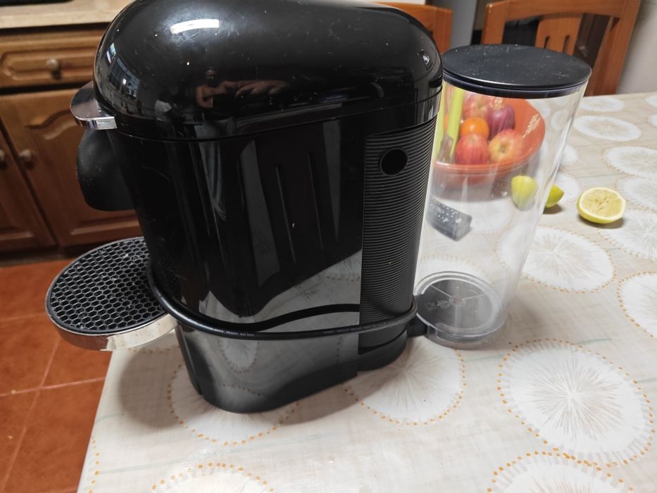 Máquina de café Nespresso vertuo automática