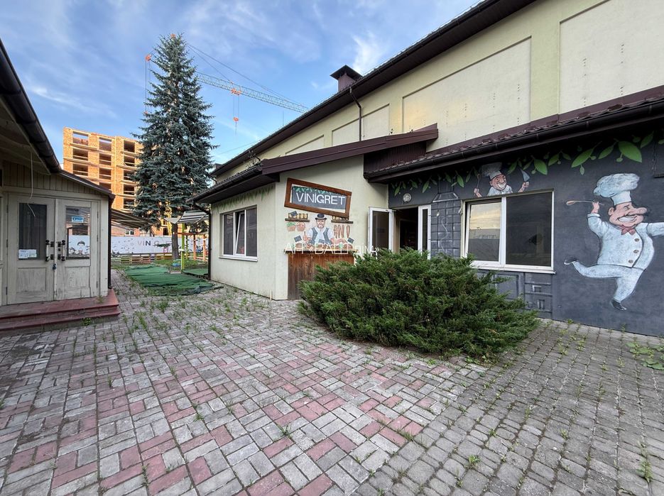 ОРЕНДА приміщення ПОРУЧ із ЖК "ЛИПКИ", закритий двір, власна ПАРКОВКА