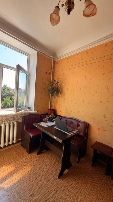 В продажі 2 кімнатна квартира в Центрі,  Сталінка