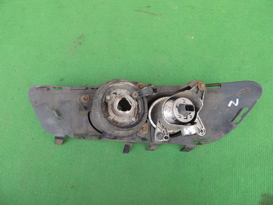 Lewy halogen kratka halogenu Mercedes W212 E KLASA 09-16 09 10 11 12 13 14 15 16