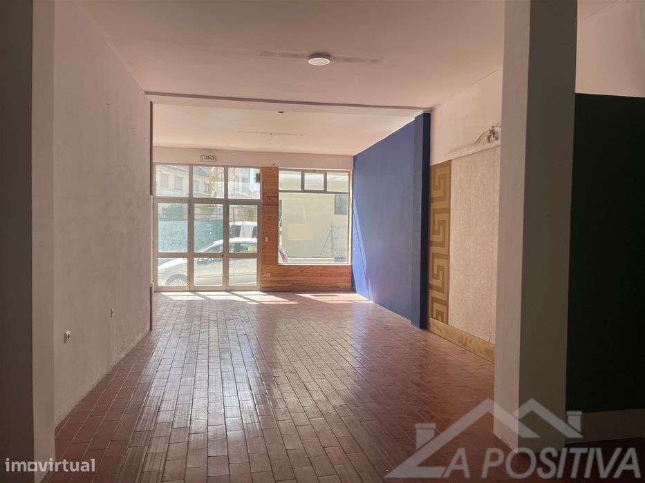 Loja  Venda em Oliveira de Azeméis, Santiago de Riba-Ul, Ul, Macinhata — Oliveira De Azeméis, Santiago De Riba-Ul, Ul, Macinhata Da Seixa E Madail, Aveiro
