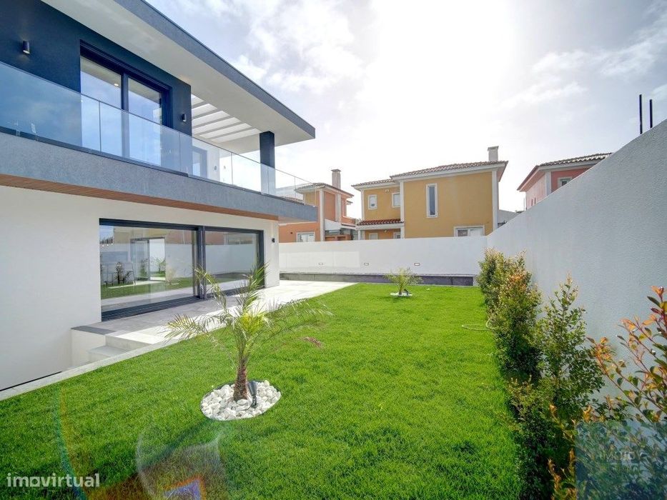 Moradia T4 Arquitetura contemporânea em Murches