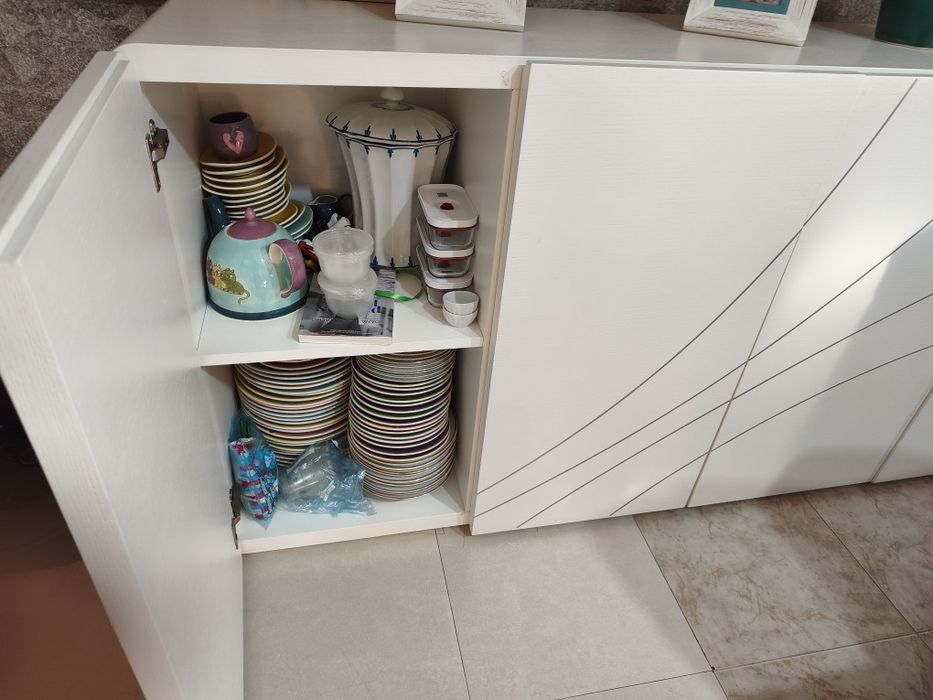 Móvel/aparador de sala branco