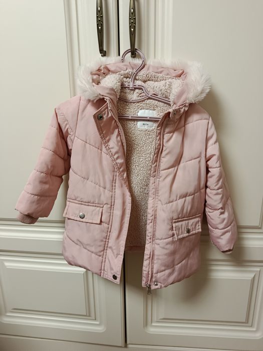 Продам куртку.  Ціна 250 грн. Розмір 86.