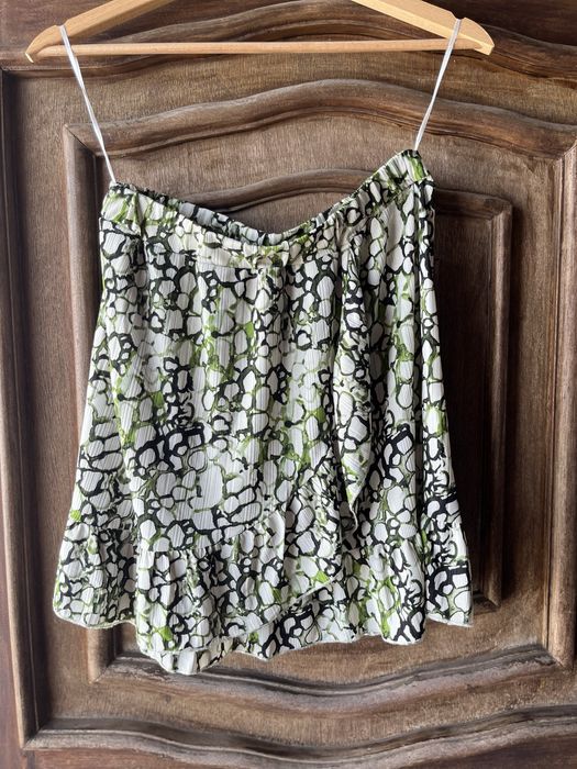 Saia verde. Tamanho 36/38.