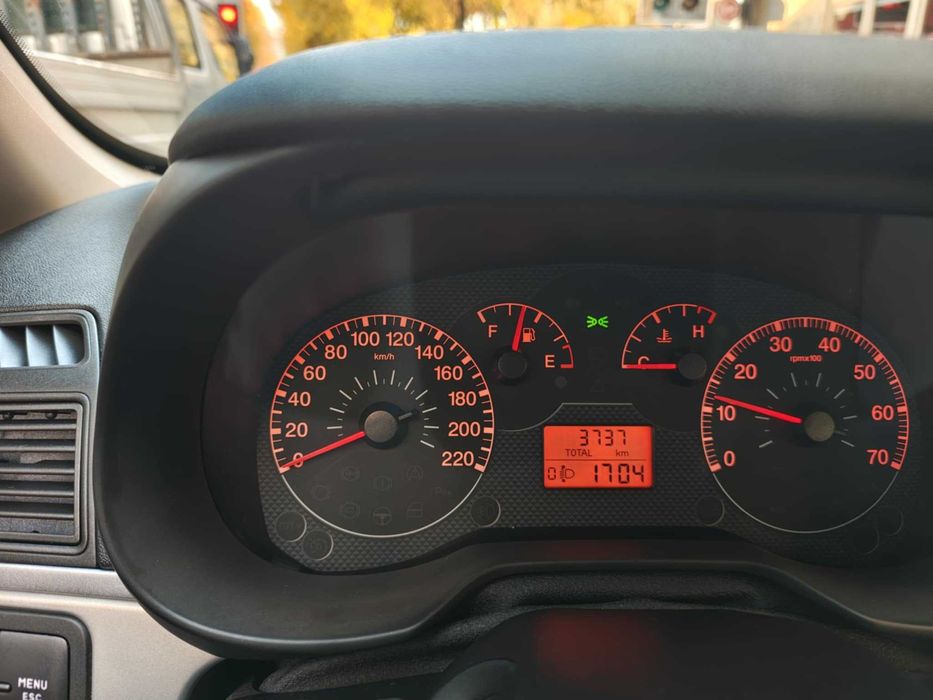 Fiat Grande Punto 1.2 A/C  Nacional  3737kms! livro revisoes da marca