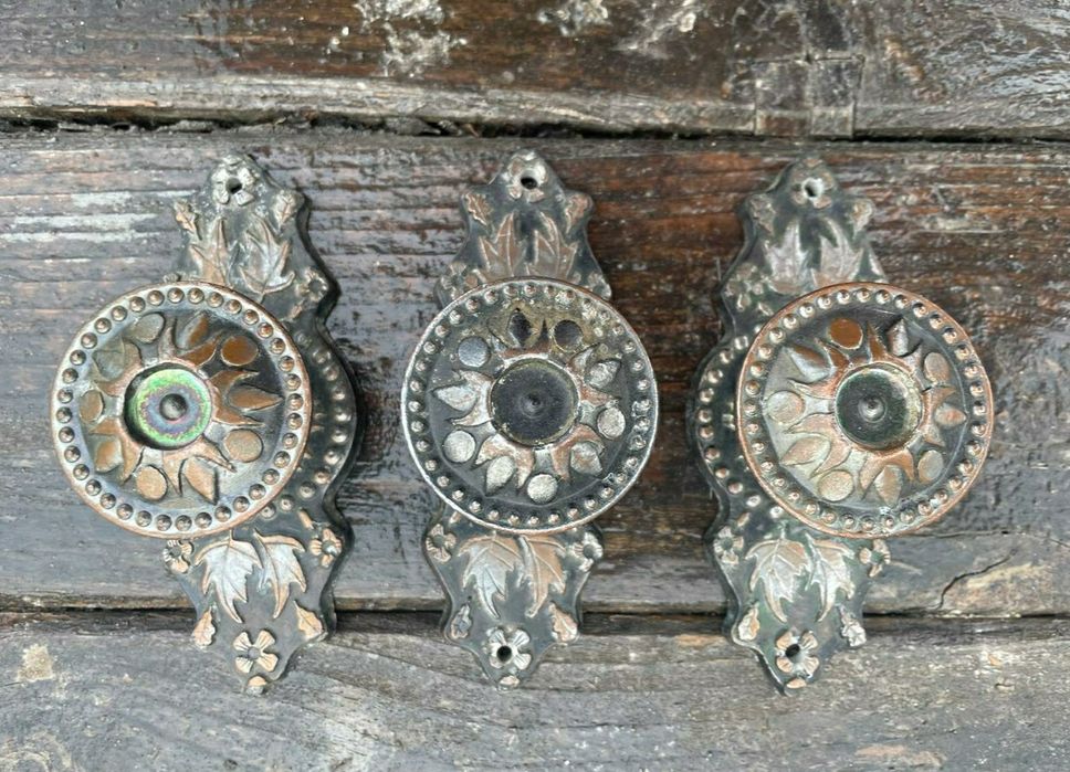 Вінтажні металеві дверні ручки