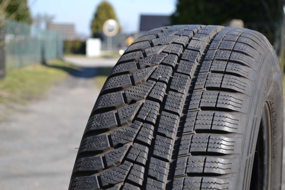 Opony 215/65/17 Hankook 2szt Zimowe