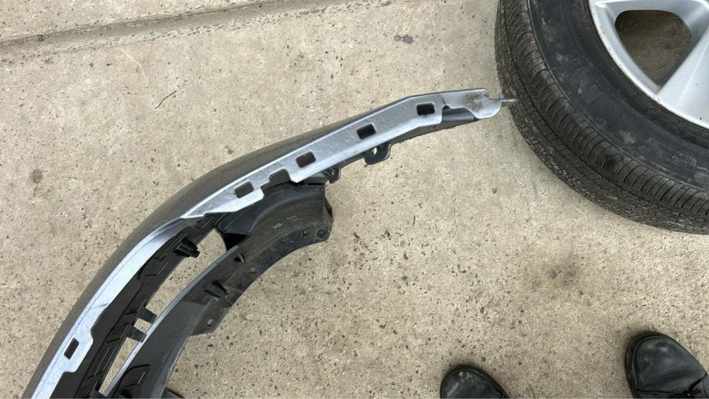 Бампер передній Tesla model Y