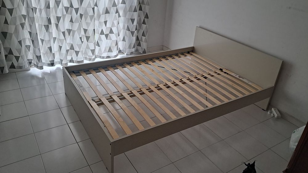 3 camas de casal  IKEA ao preço de uma