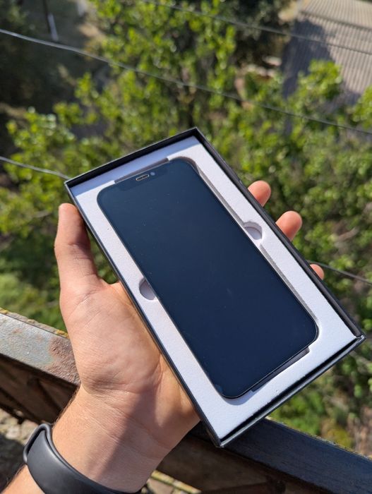 Екран на Айфон 12-12pro