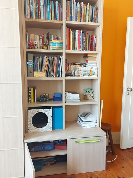 Roupeiro, cama e estante quarto juvenil