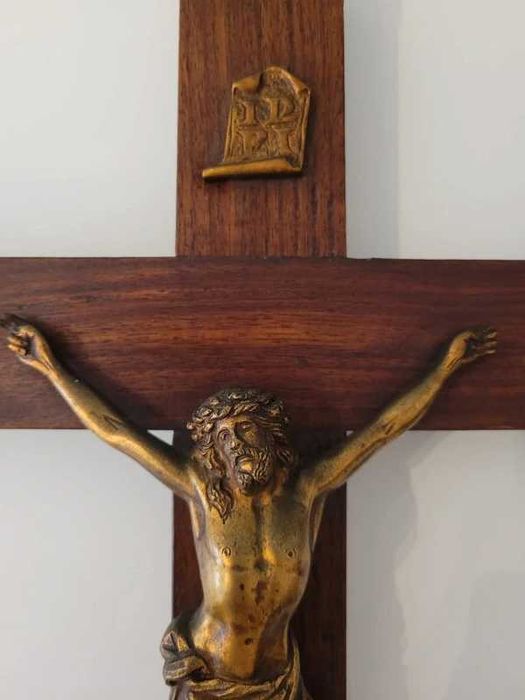 Crucifixo Parede - Madeira e Metal – 35×22 cm