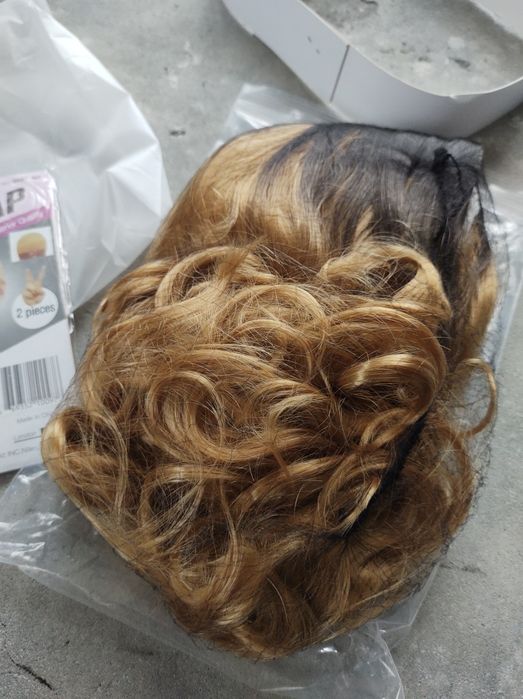 Miodowy blond ombre peruka