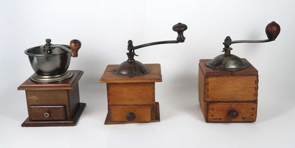 3 Moinhos de café muito antigos