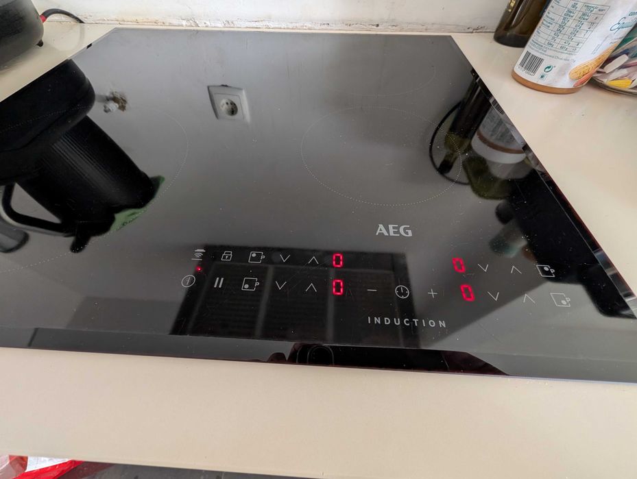 Placa de Indução AEG (60cm) – Como Nova – Função Hob2Hood