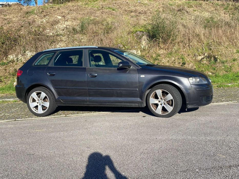 Audi A3 1.9 TDI SportBack (com rádio display + GPS)
