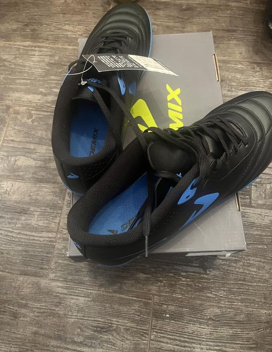 Бутсы футбольные Demix новые!