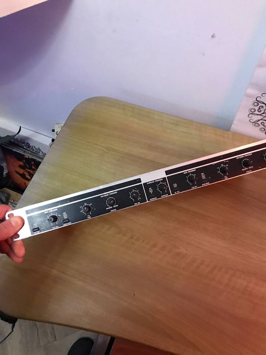 Behringer EX 2200 DUALFEX PRO енхансер ексайтер