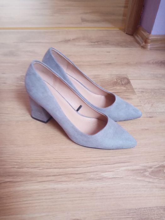 Sprzedam buty na obcasie