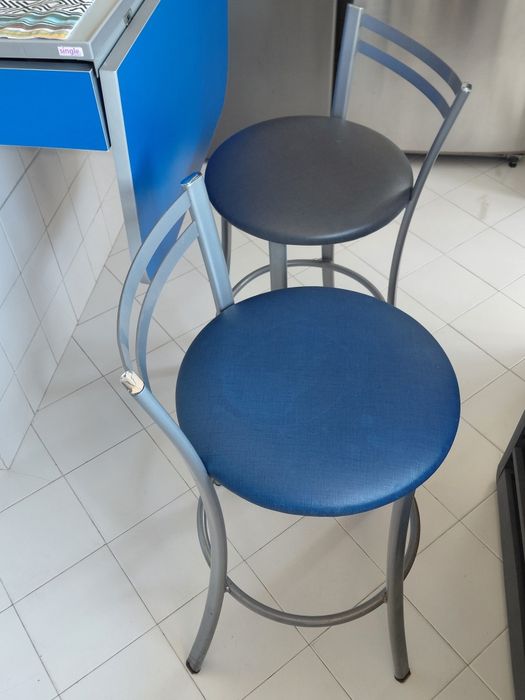Mesa/Consola + 4 Cadeiras/Bancos Cozinha