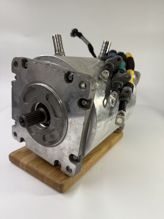 Електро мотор з водяним охолодженням 72-96в 15квт 30квт