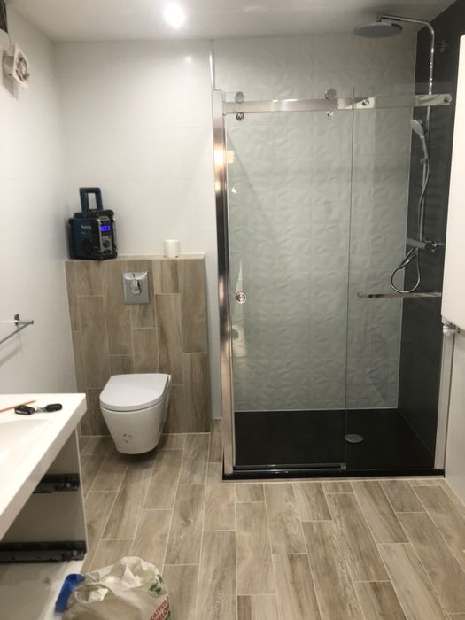 Remonty łazienek, płytkarz, malarz, montaż paneli, złota rączka