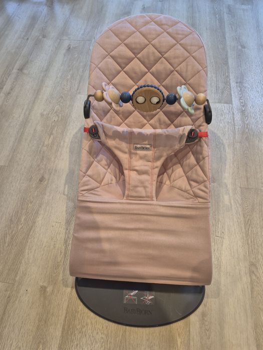 Vendo espreguiçadeira Baby Bjorn praticamente nova