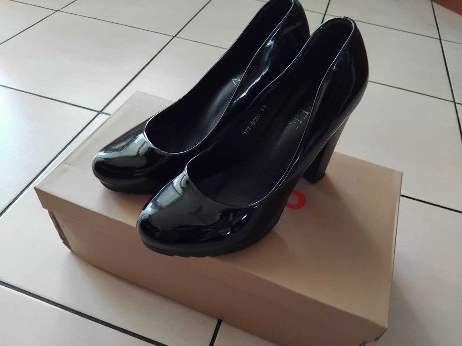 Туфлі на підборах 38 р, нові