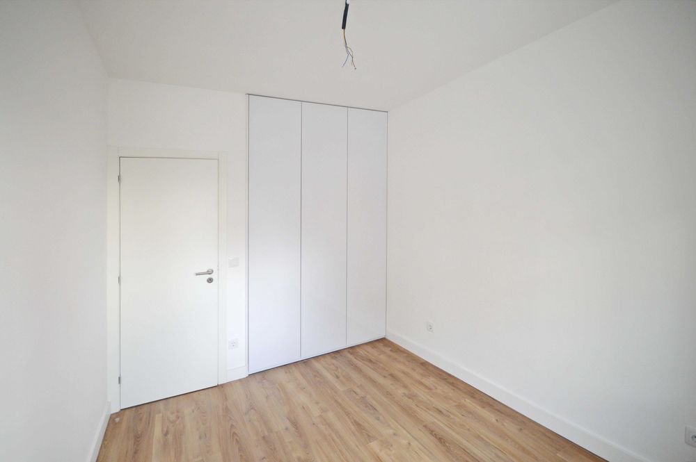 Apartamento T2 totalmente renovado 67 m2, R/C - Av. Brasil  - Amadora