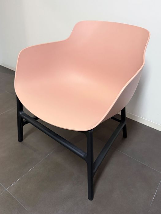 Gato Preto Cadeirão Rosa Hawi