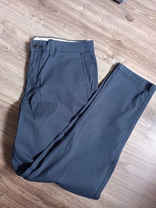 Nowe spodnie model  chinos Slim wysyłka gratis