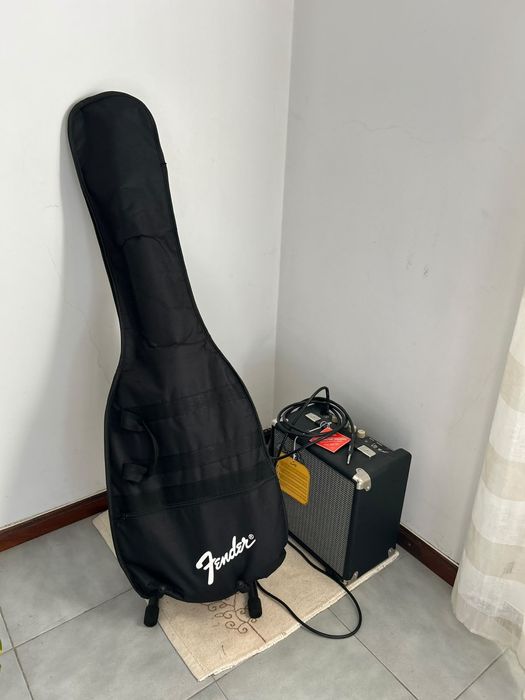 Kit Baixo Squier Precision PJ + Amplificador Fender Rumble 15 + Acessórios