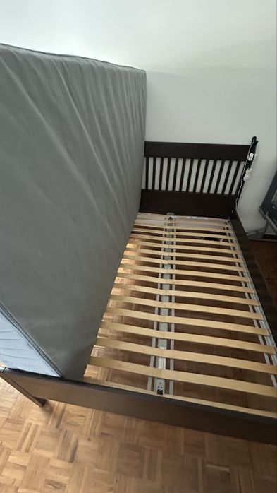 Cama e colchão Ikea