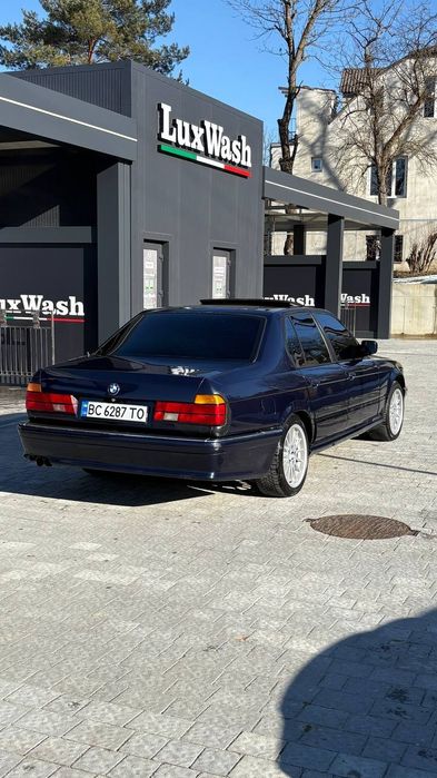 Продам BMW E32 735I
