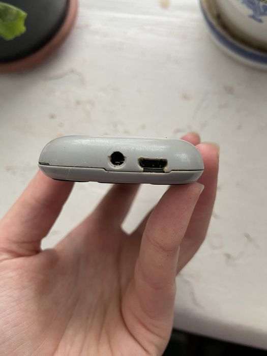 Продам телефон Assistant as 101