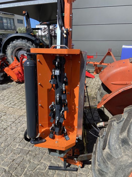 Limpa bermas valados de braço hidraulico