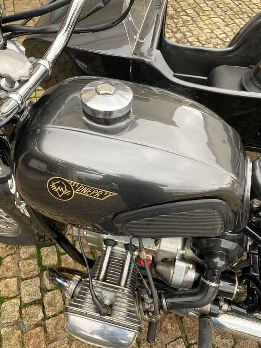Dnepr mota clássica com sidecar