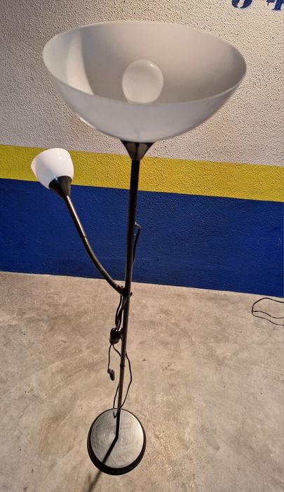 Candeeiro de Pé com 2 lâmpadas