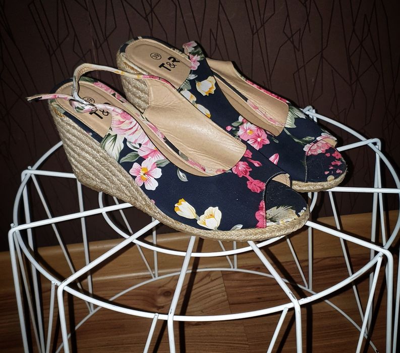 Sandałki na koturnie Boho 38.